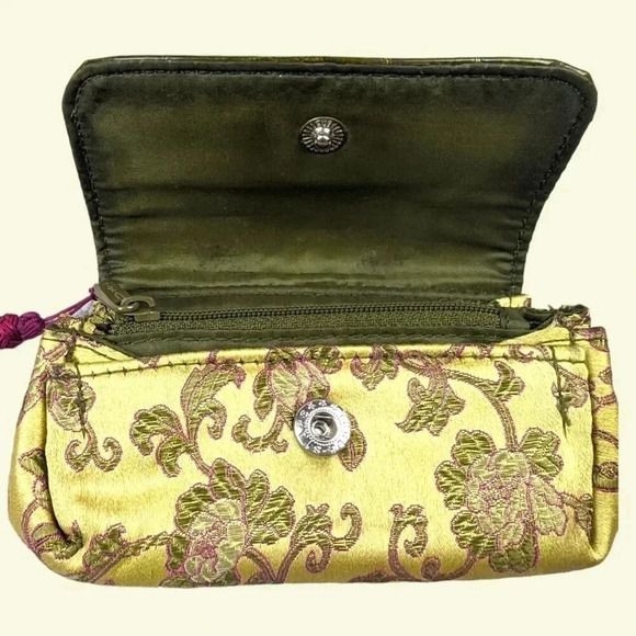 (2/$20) MAC Croc & Floral Lipstick Case - Picture 2 of 7